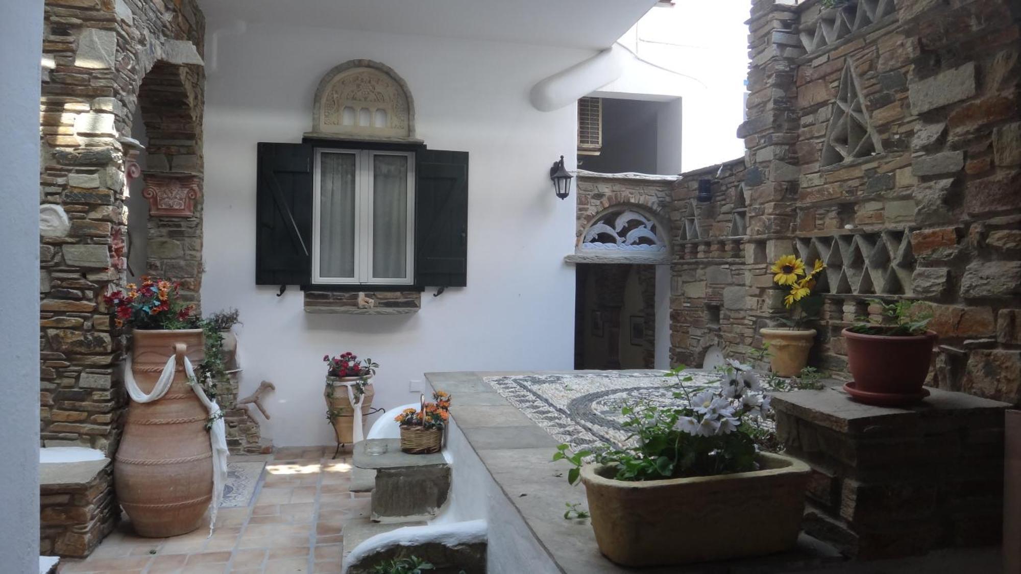 Aparthotel Voreades 3*